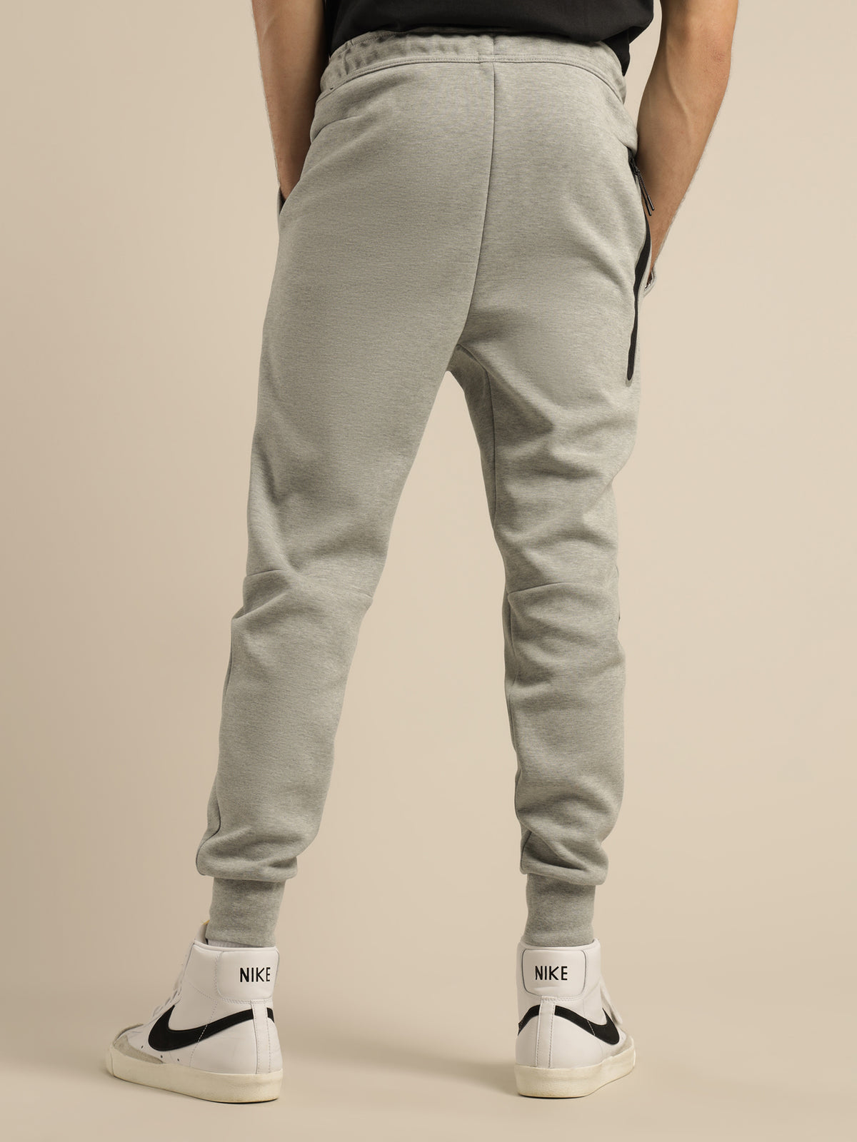 Sportswear Tech Fleece Jogger in Dark Grey