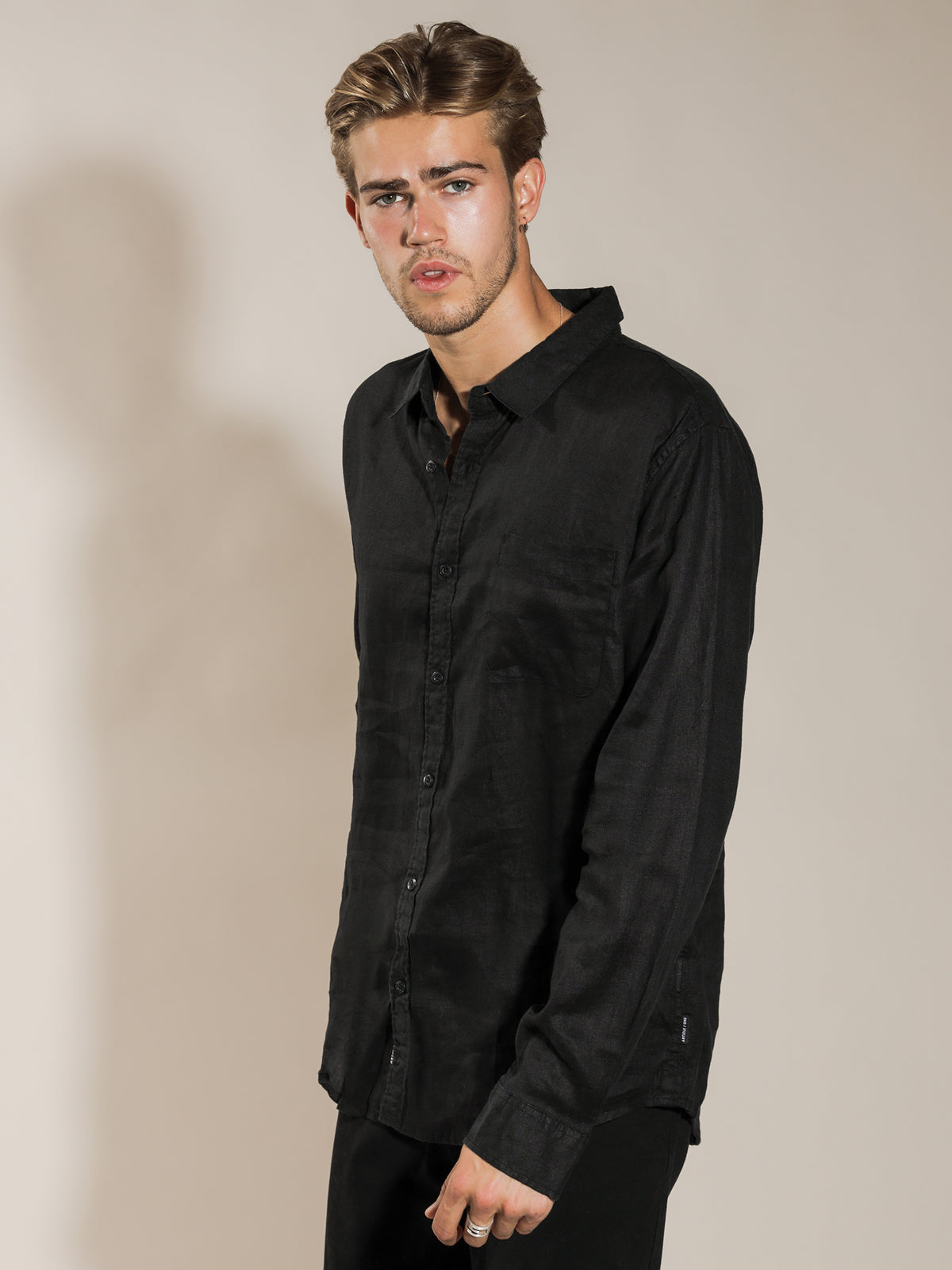 Nelson Linen Long Sleeve Shirt in Black