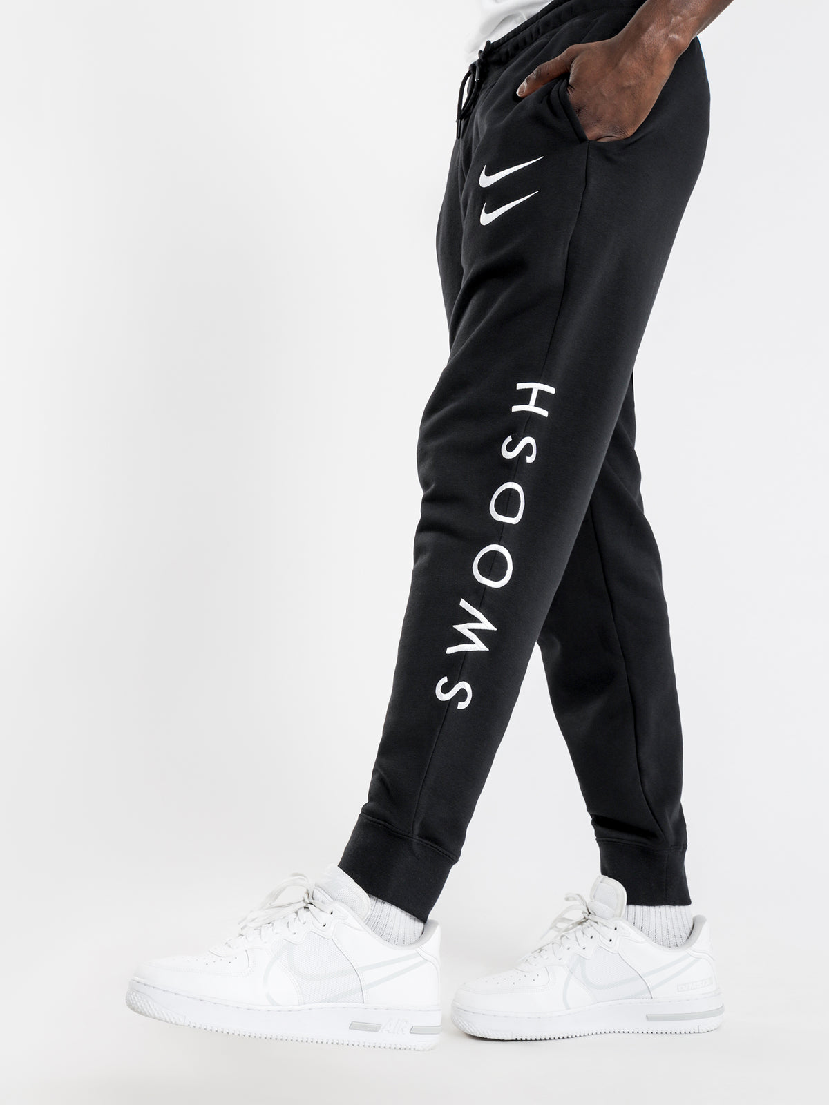 Sportswear Swoosh Pants in Black