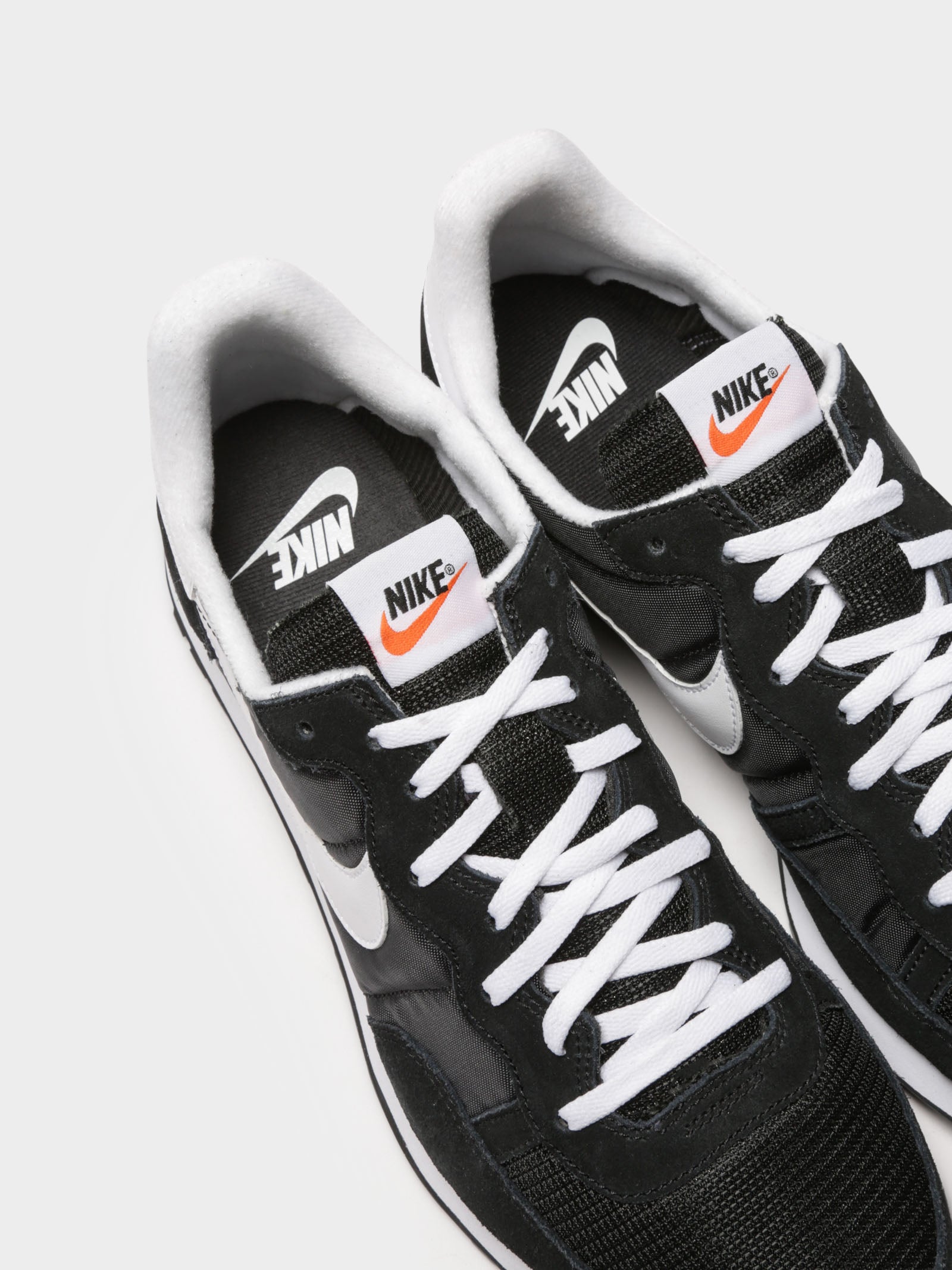 nike challenger og black and white