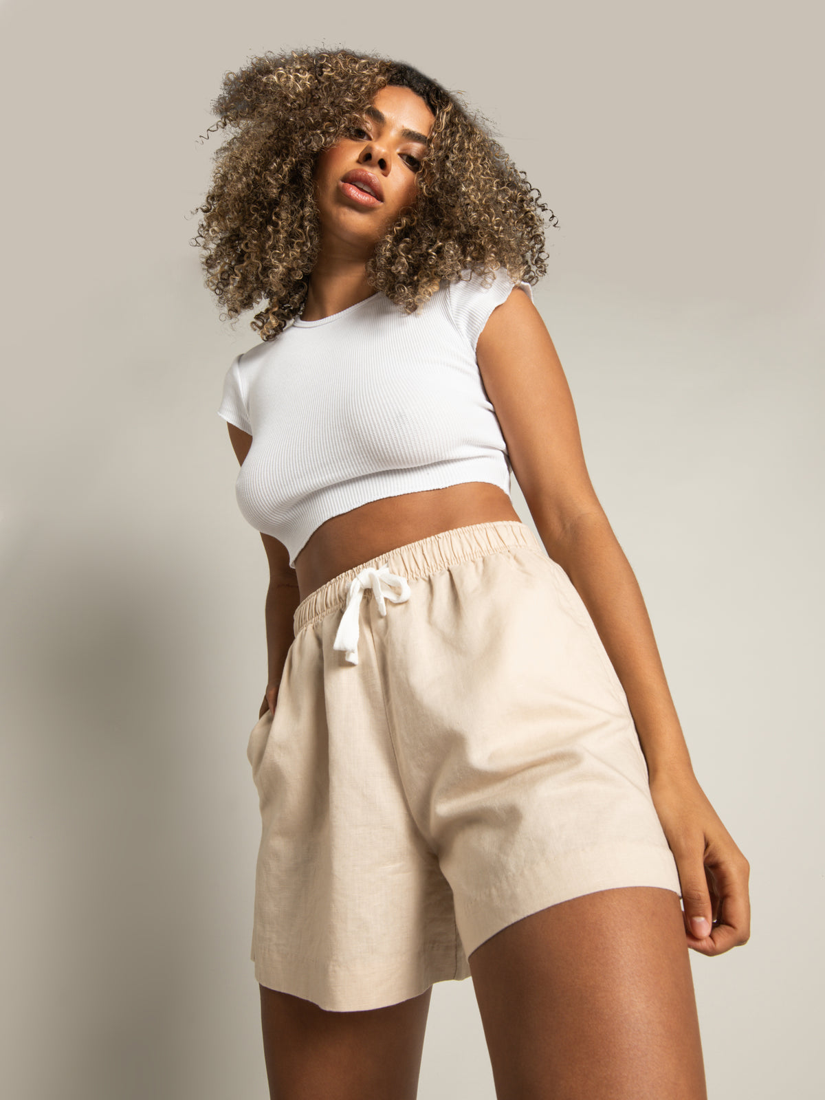 Classic Linen Shorts in Sand