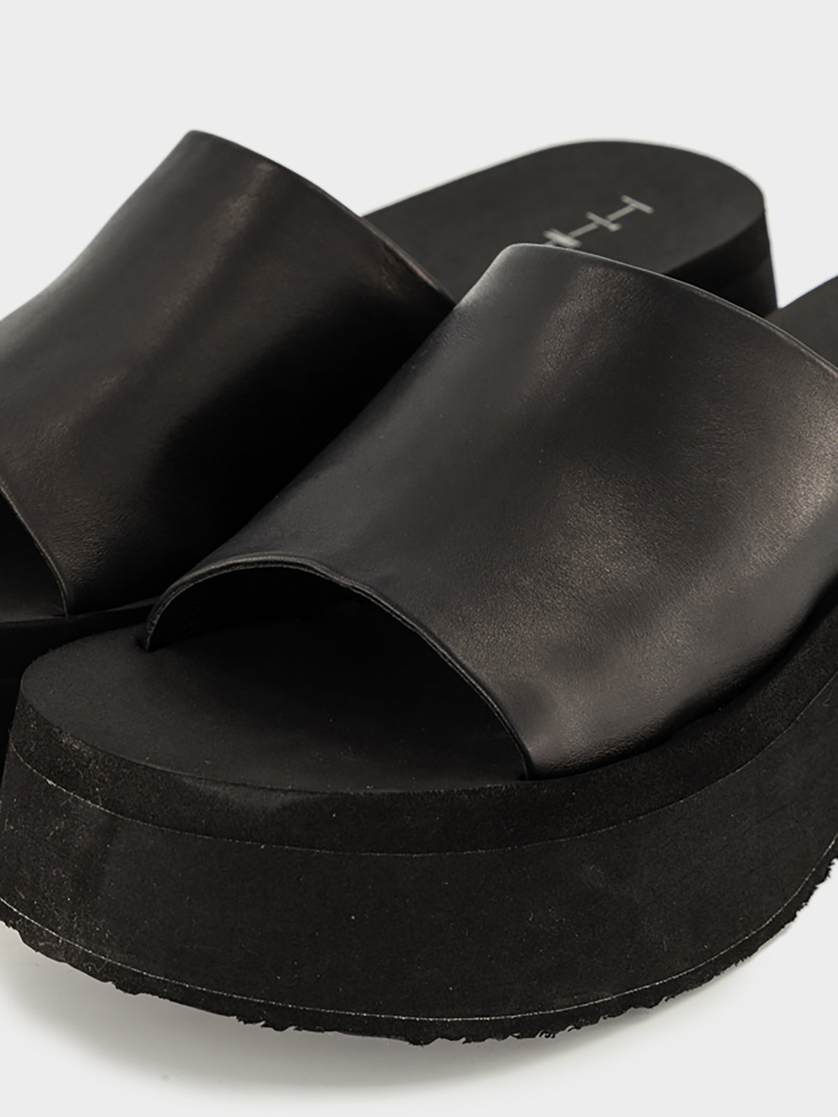 I-t-n-o Womens Wolfe Platform Mule | Black