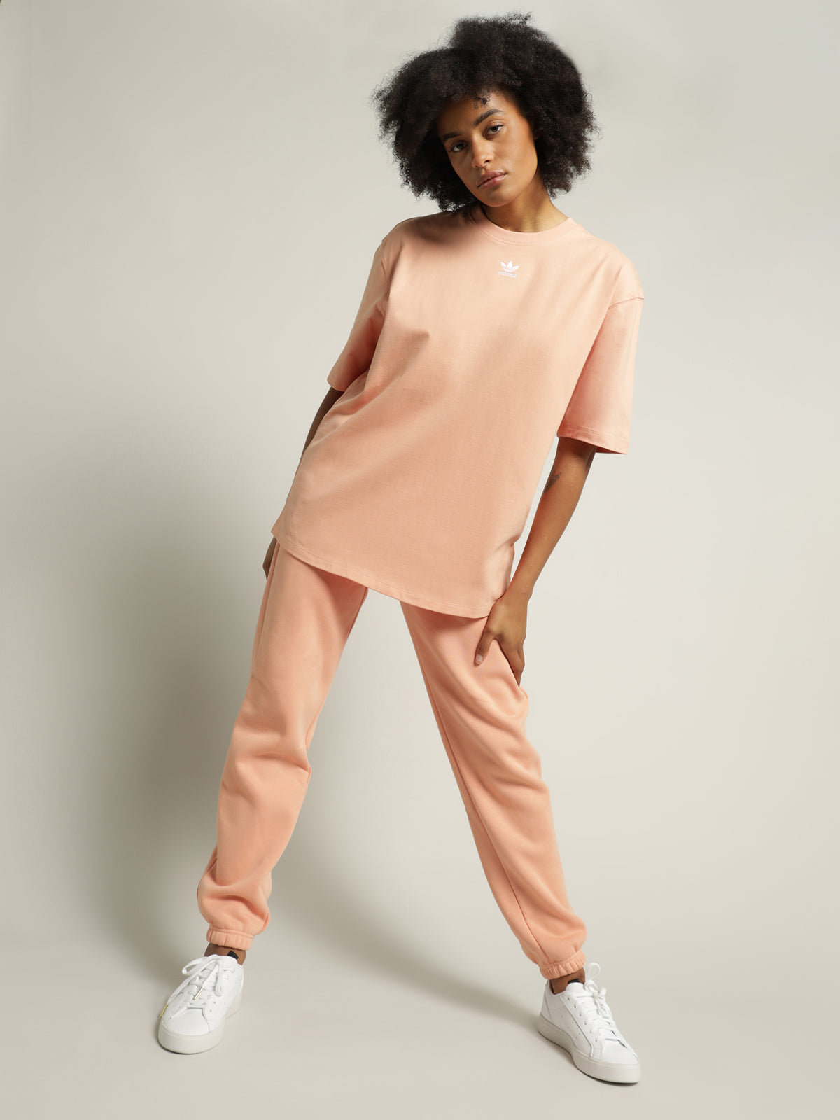 Loungewear Adicolour Essentials T-Shirt in Ambient Blush