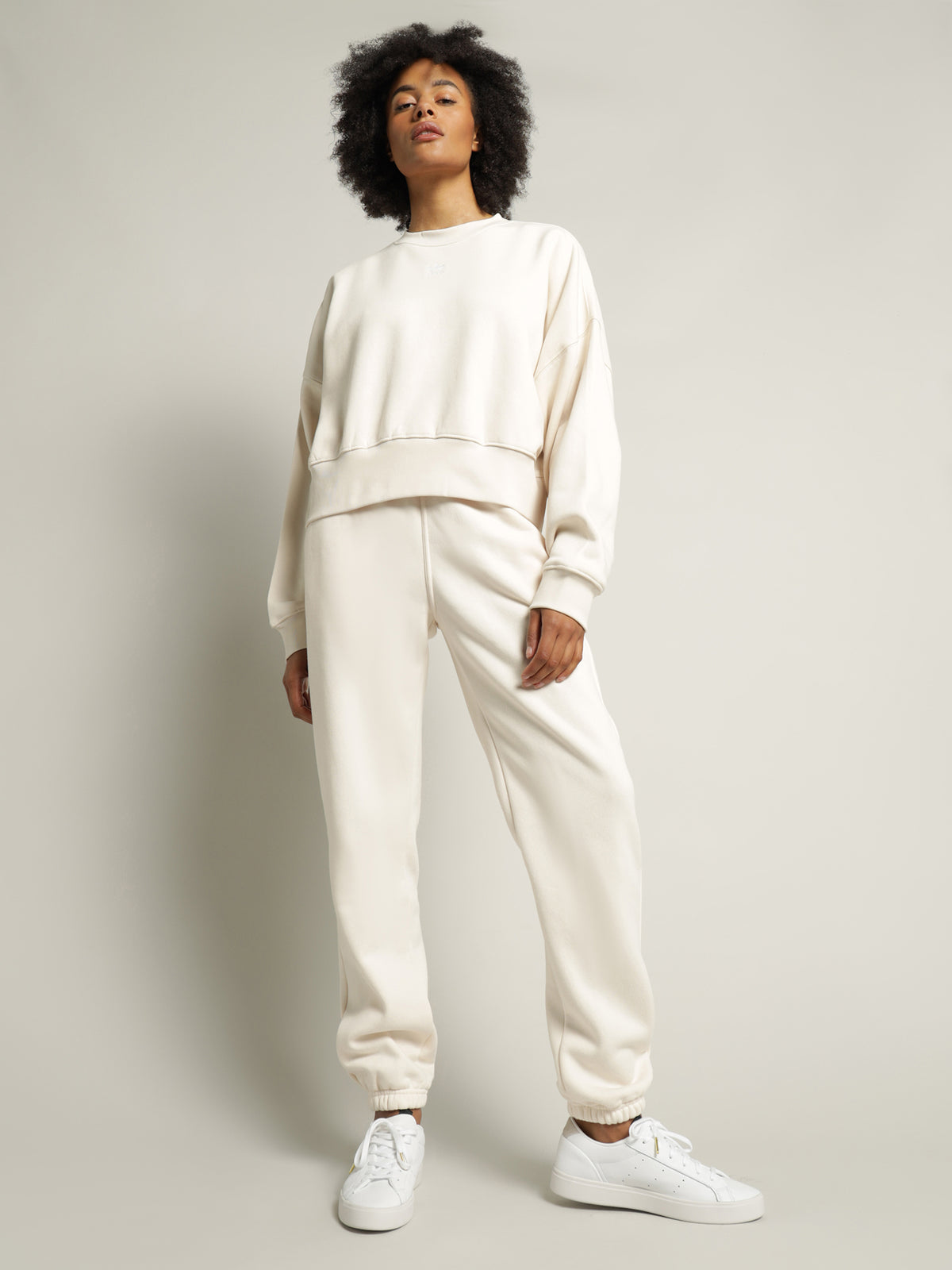 Adicolour Essentials Fleece Sweatshirt in Wonder White