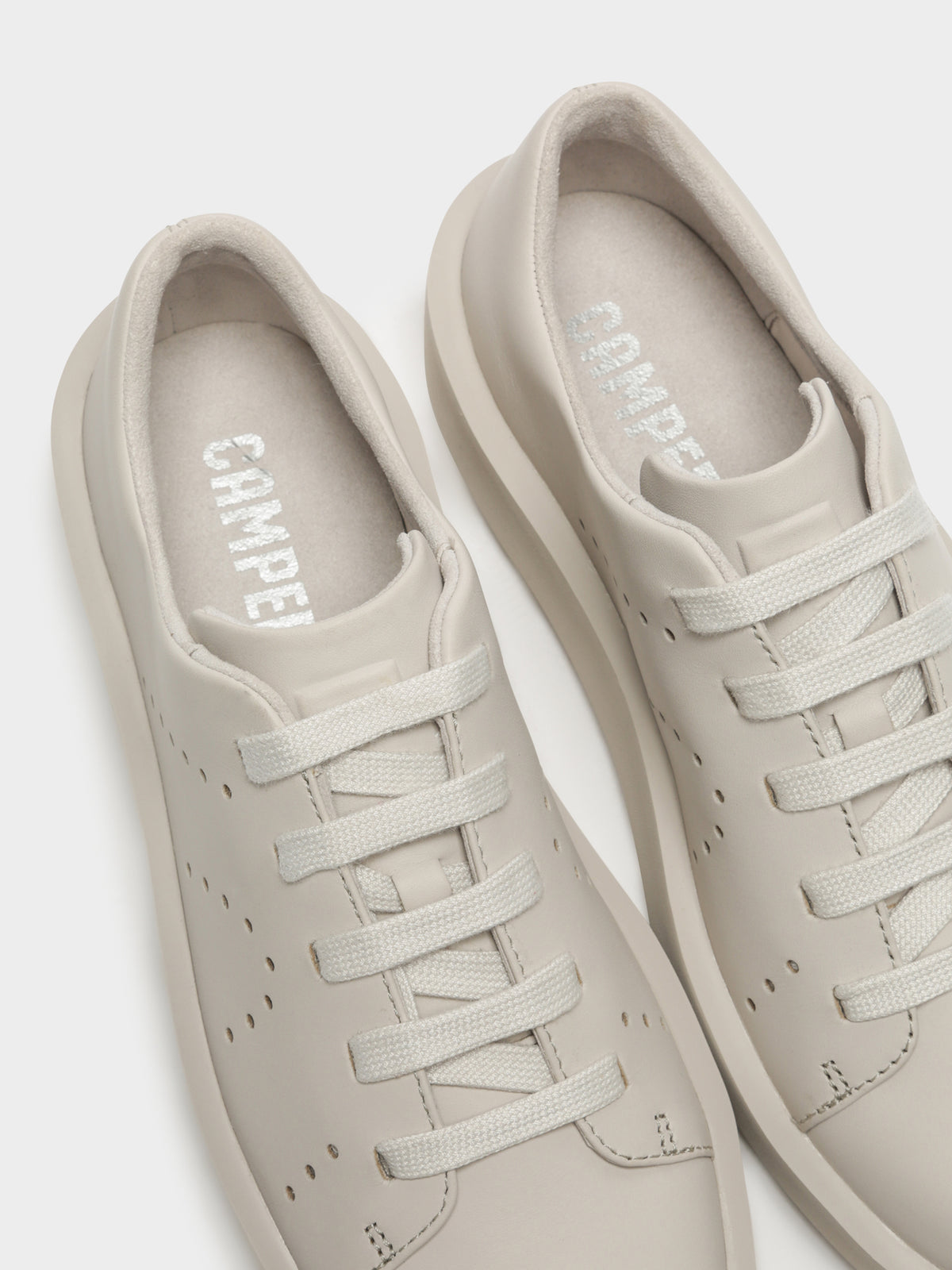 Womens Courb Sneakers in Beige