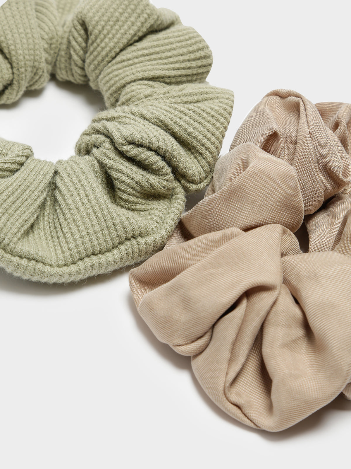 2 Pack Scrunchies in Washed Sage / Mocha