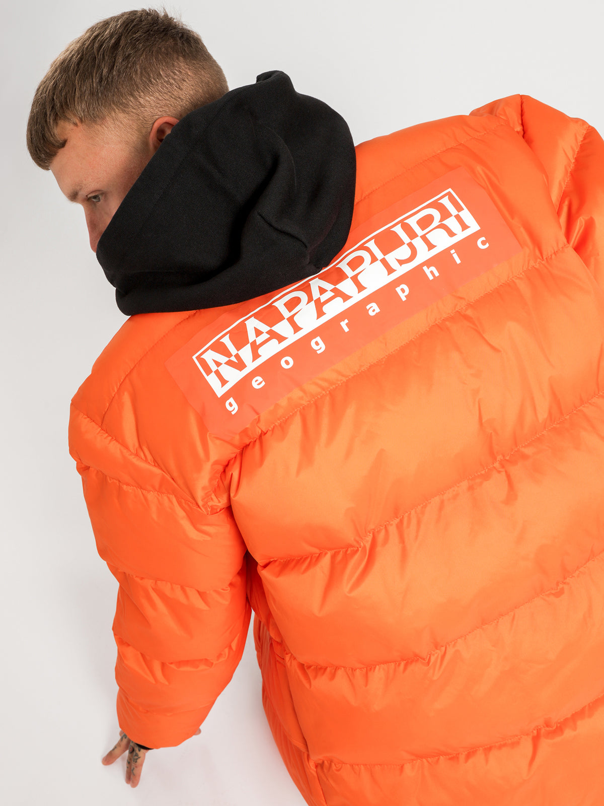 Ari Puffer Jacket in Orange Puffin