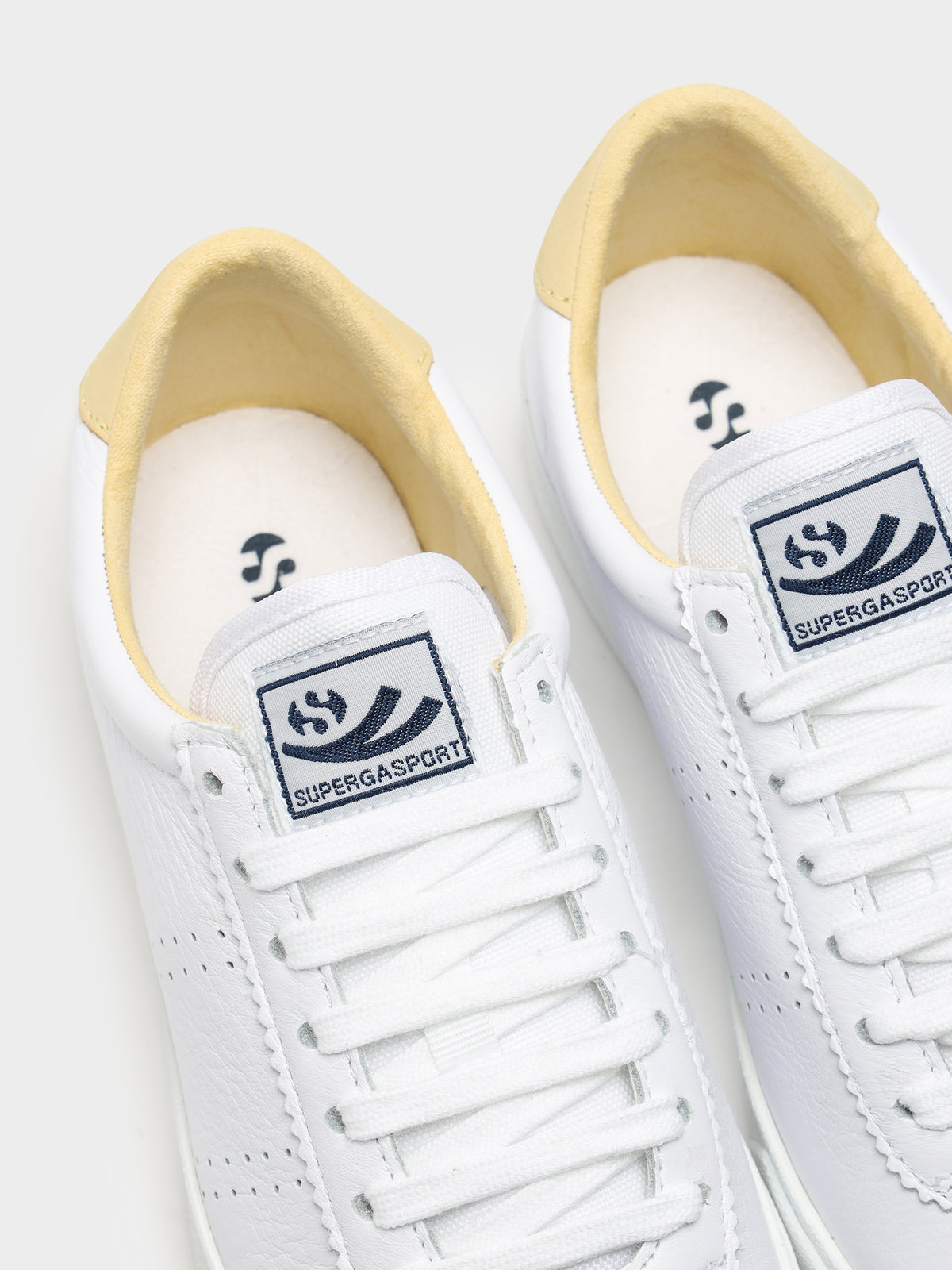 Unisex 2843 Comfleau Sneaker in White