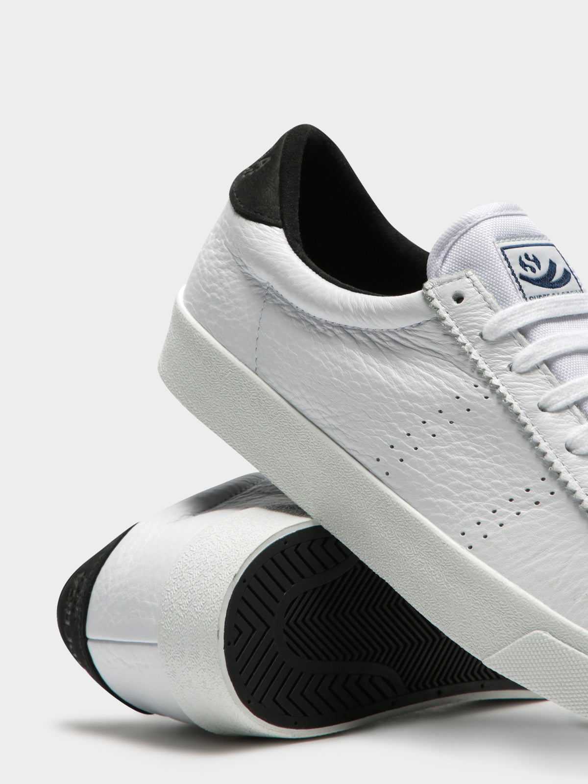 Unisex 2843 Club S Sneakers in White &amp; Black