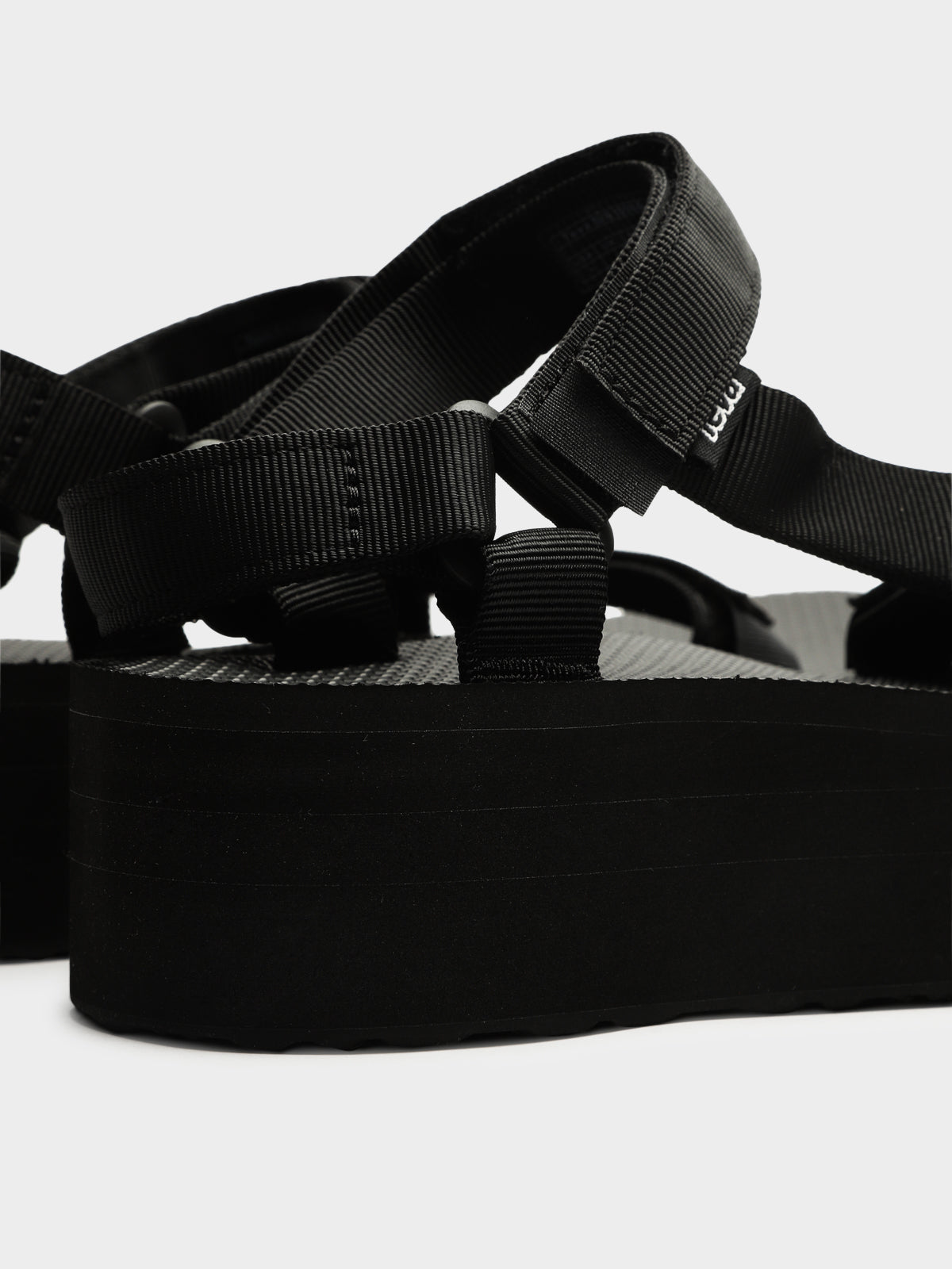 Womens Flatform Universal Sandals in Black
