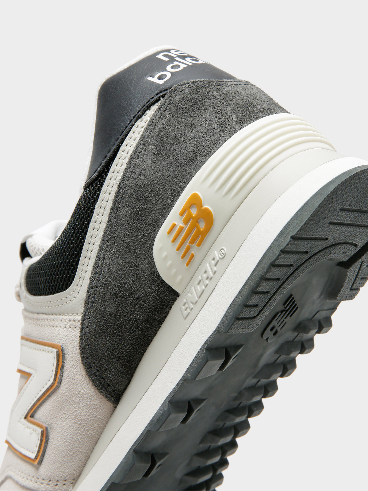 Unisex 574 Sneakers in Beige &amp; Grey