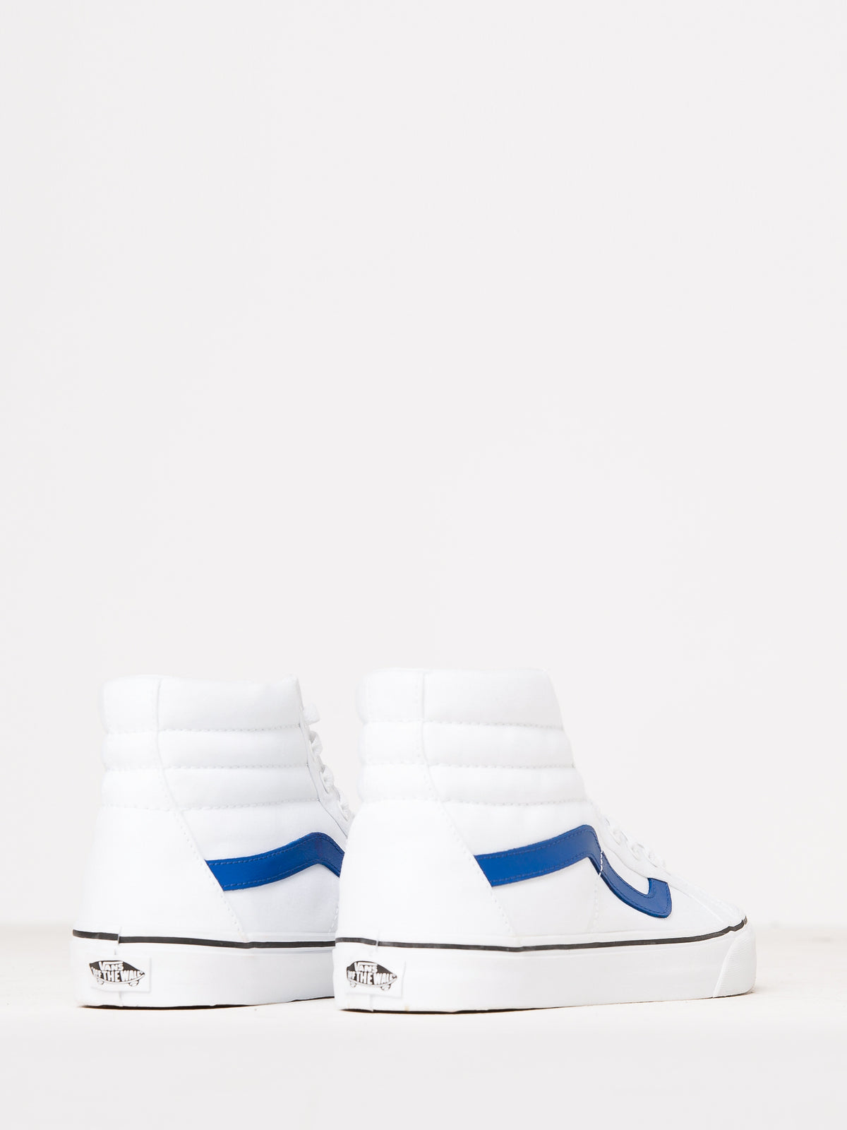 Unisex Sk8-Hi Reissue Sneakers in White &amp; Blue