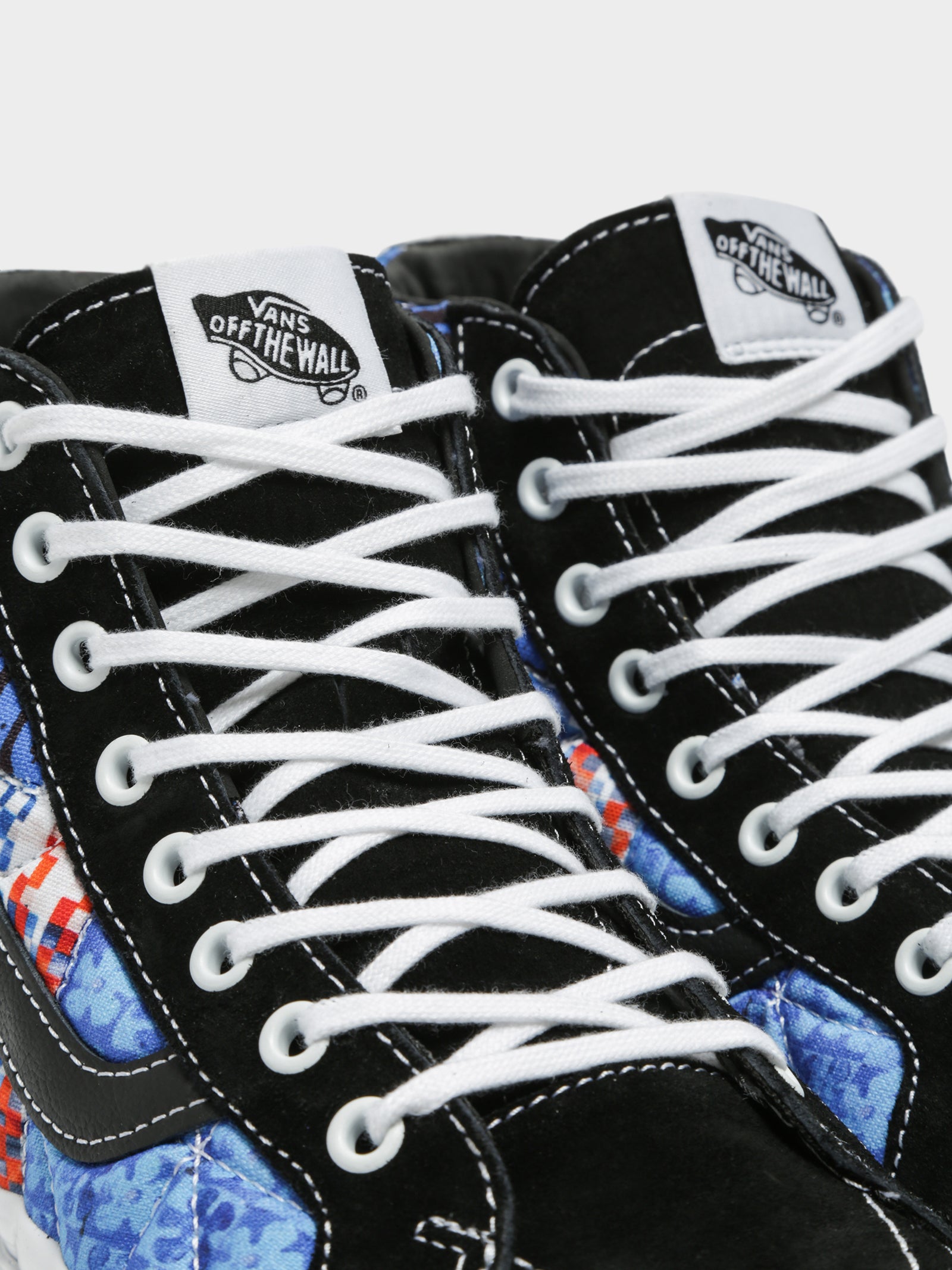 Unisex Sandy Liang X SpongeBob Sk8-Hi 38 DX Sneakers