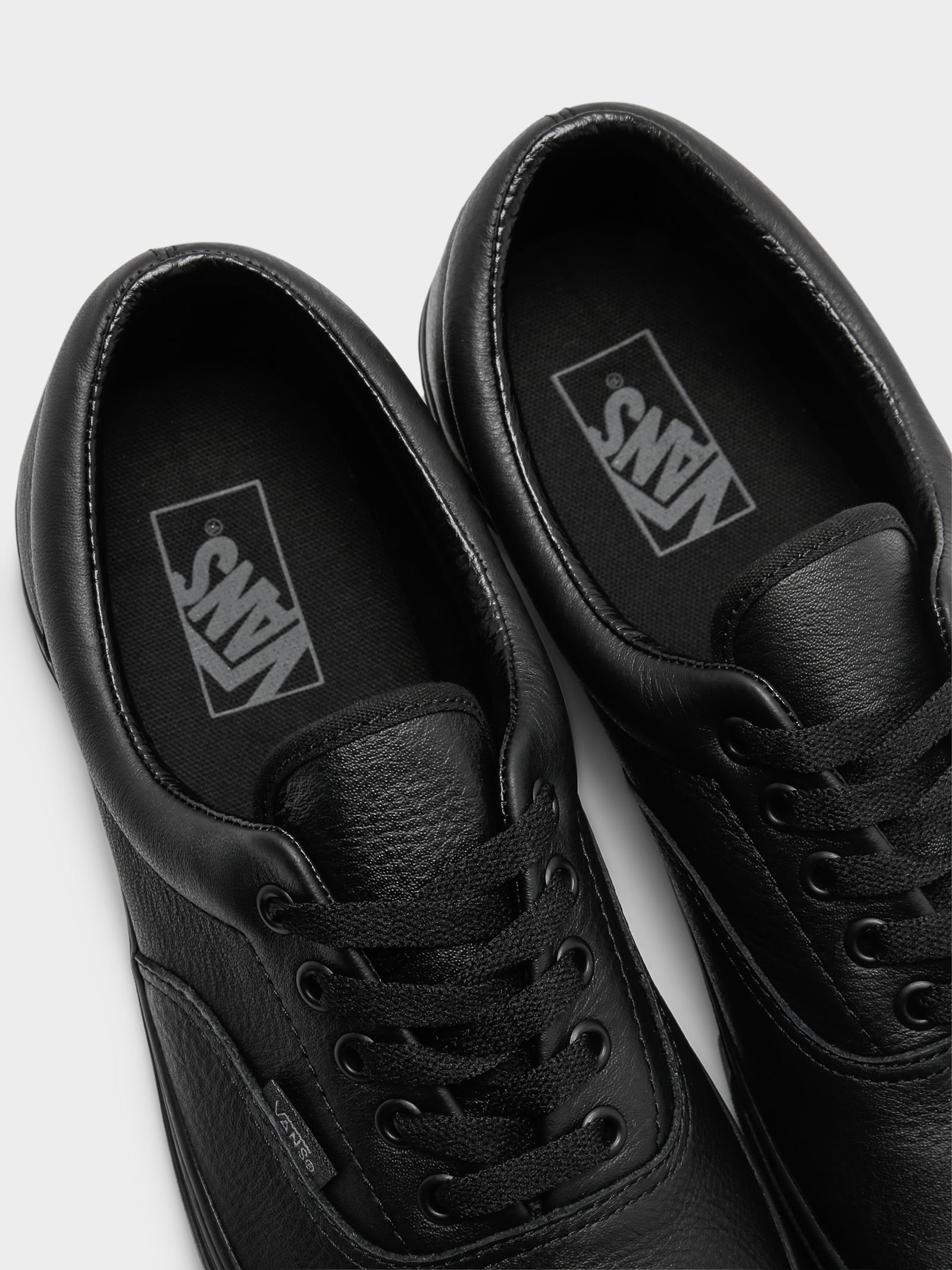 Unisex Era Leather Sneakers1