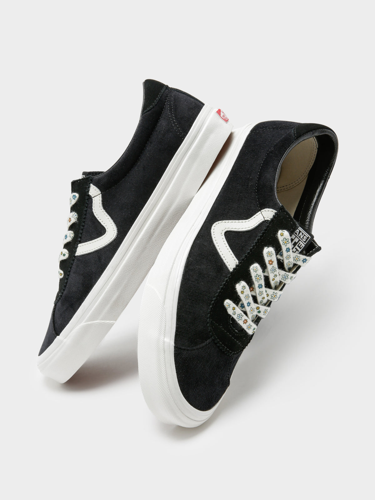 Unisex Style 73 DX Anaheim Sneakers in Black