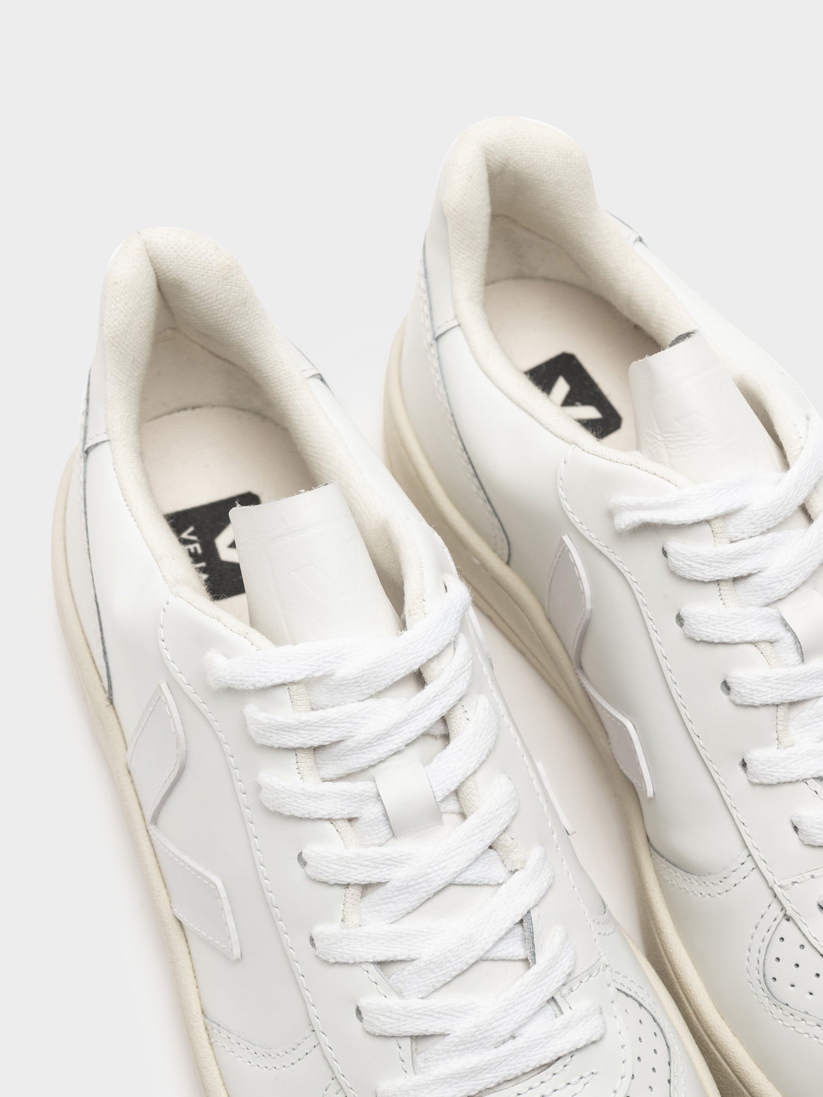 Unisex V-10 Leather Sneaker