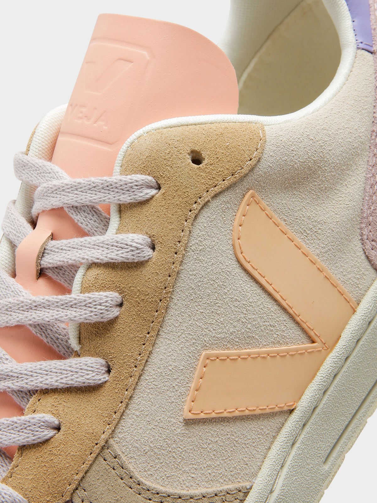 Unisex V-10 Leather Sneakers in Multicolour Peach