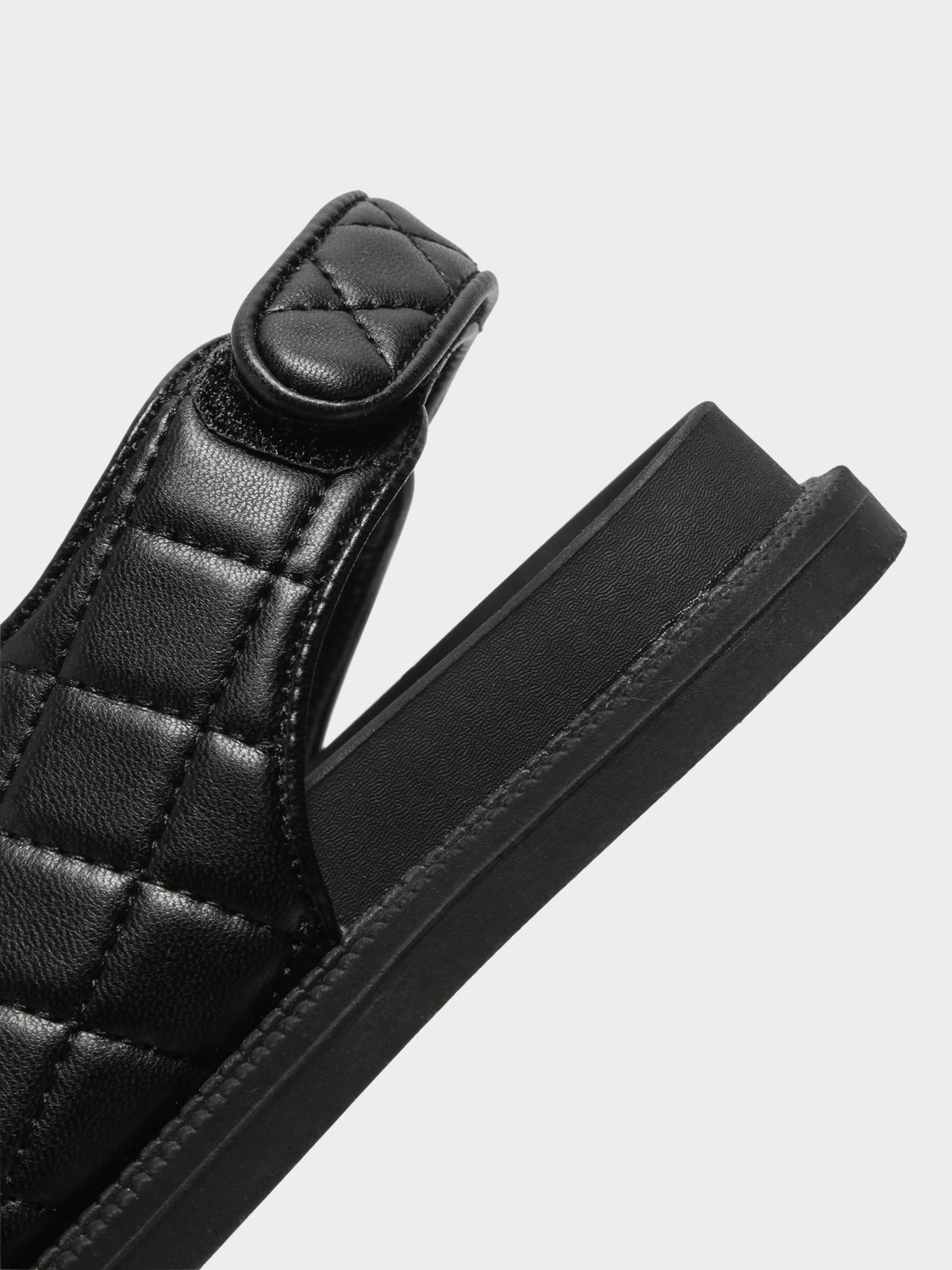 Therapy Womens Andi Quilted Sandals | Black