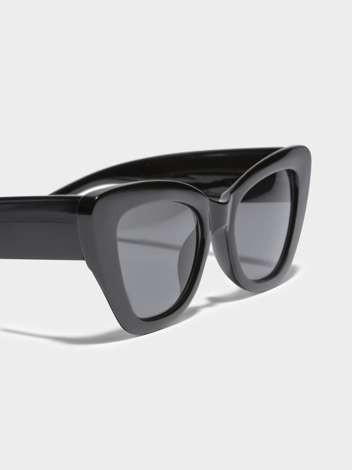 Mulholland Butterfly Sunglasses in Black