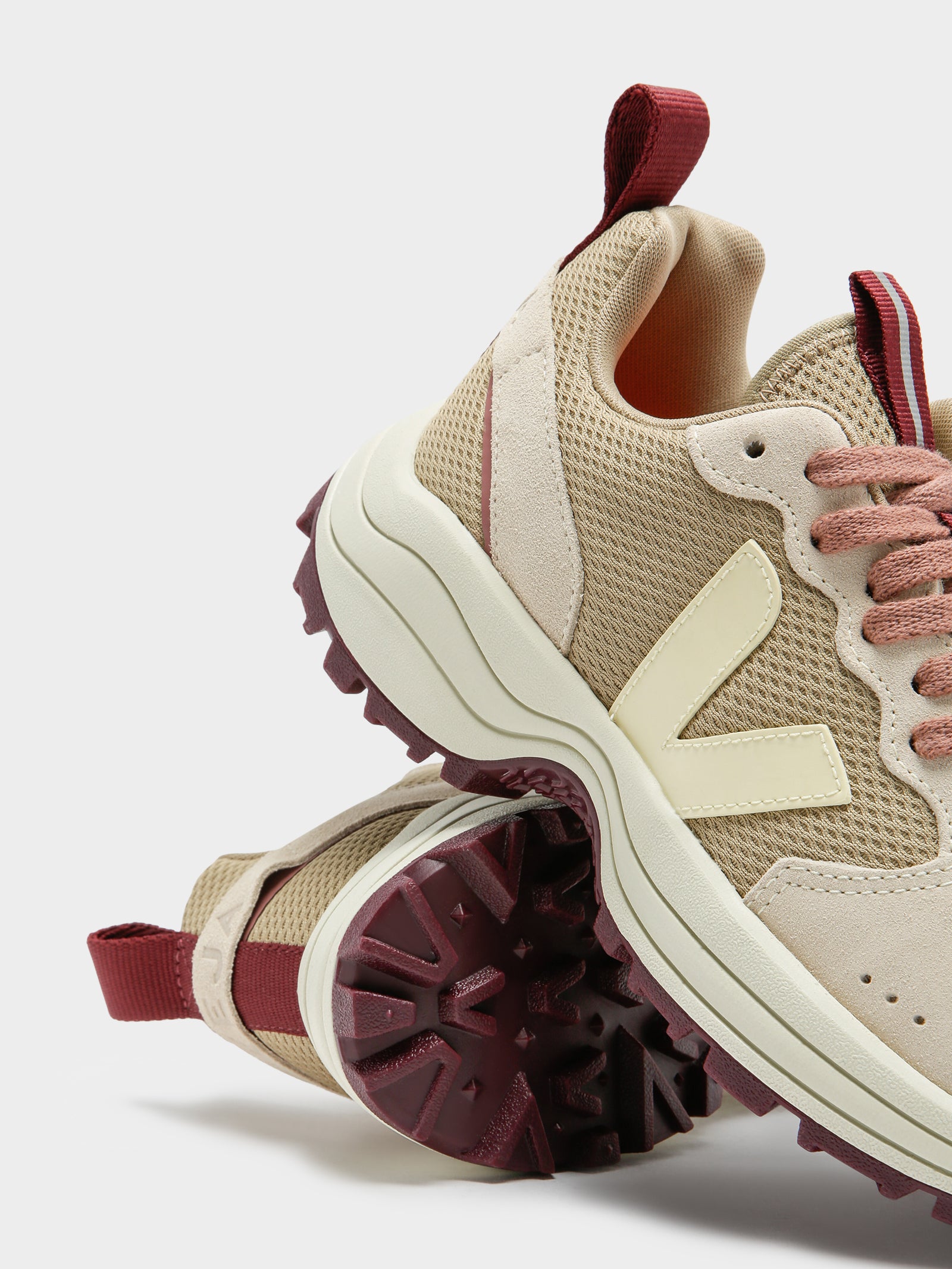 Womens Venturi Alveomesh Sneakers1